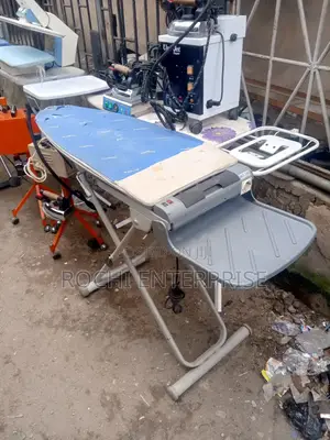 Finishing Table With Vacuum and Element for Ironing