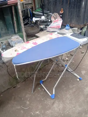 Finishing Table With Vacuum and Element for Ironing