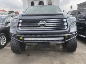 Toyota Tundra Limited 5.7L V8 4x2 CrewMax 5.6 ft. box 145.7 in. WB 2018