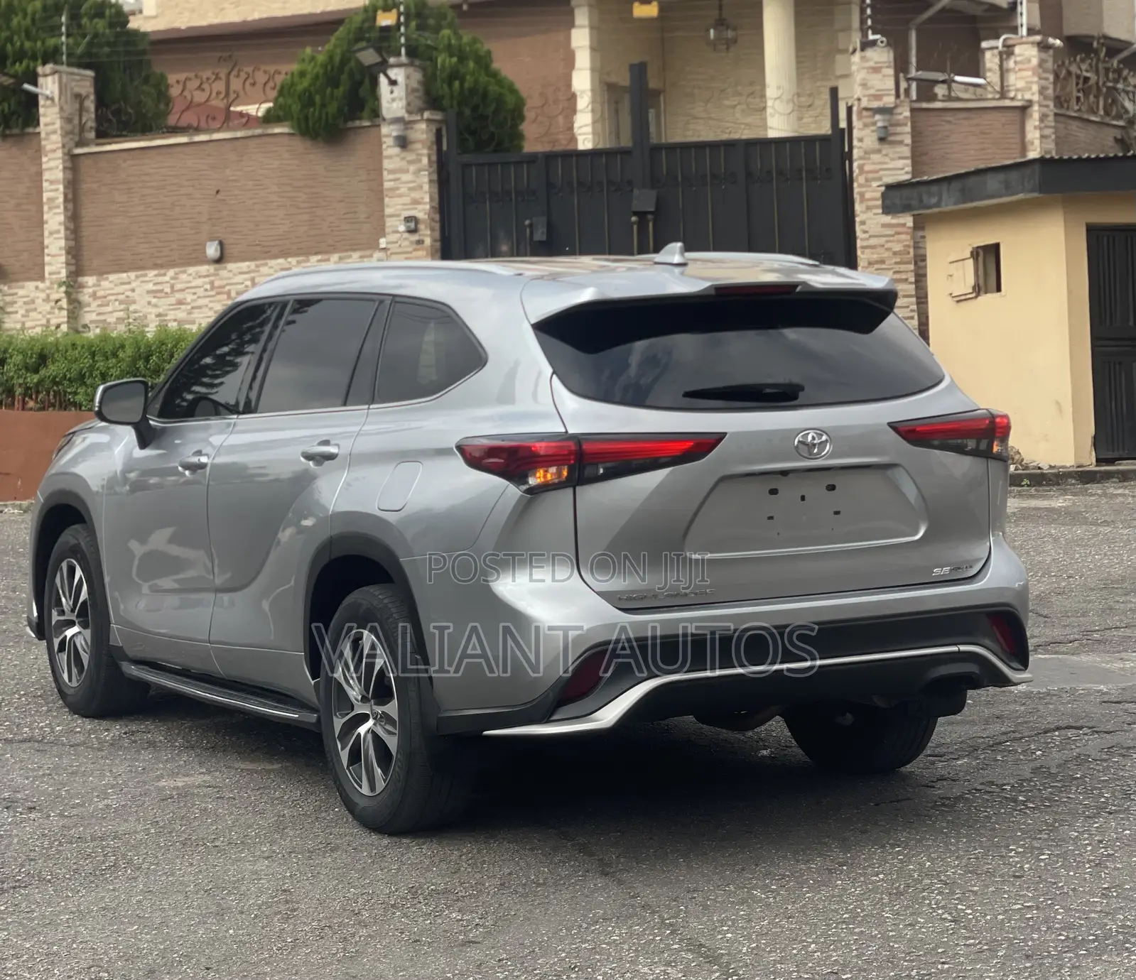 Toyota Highlander 2022 Silver