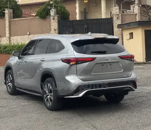 Toyota Highlander 2022 Silver