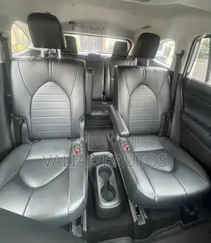 Toyota Highlander 2022 Silver
