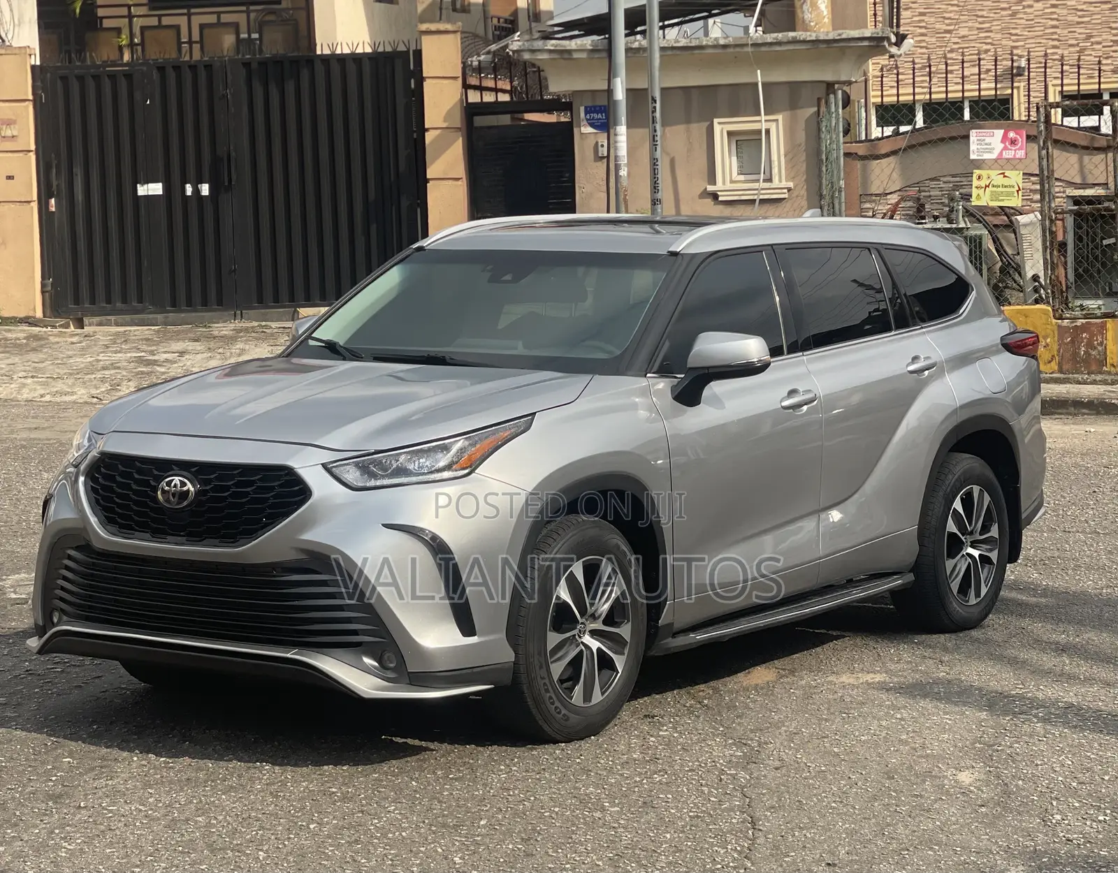 Toyota Highlander 2022 Silver