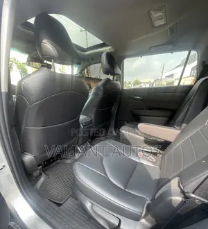 Toyota Highlander 2022 Silver