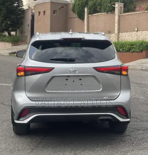 Toyota Highlander 2022 Silver