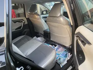 Toyota RAV4 Limited 2021 Black