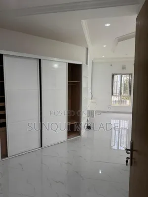 3bdrm Apartment in Banana Island for rent
