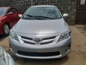 Toyota Corolla LE 4dr Sedan (1.8L 4cyl 4A) 2010 Silver