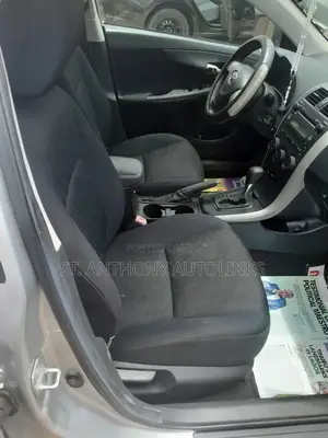 Toyota Corolla LE 4dr Sedan (1.8L 4cyl 4A) 2010 Silver