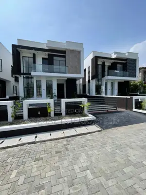 5bdrm Duplex in Ikota for sale