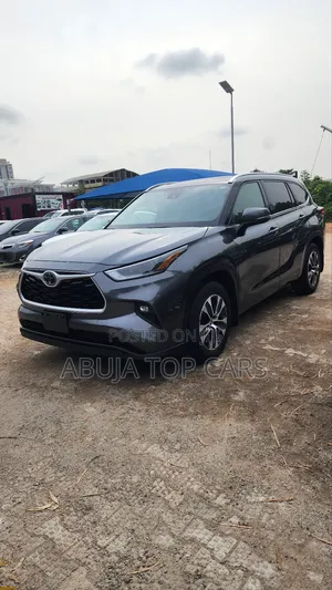 Toyota Highlander XLE 2021 Gray