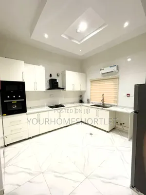 Luxury 5 Bedroom Duplex That Allows Party With Dj