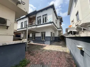 5bdrm Duplex in Chevron for sale