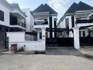 5bdrm Duplex in Chevron for sale