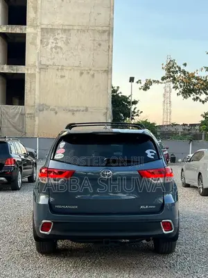 Toyota Highlander XLE 4x4 V6 (3.5L 6cyl 8A) 2018 Blue