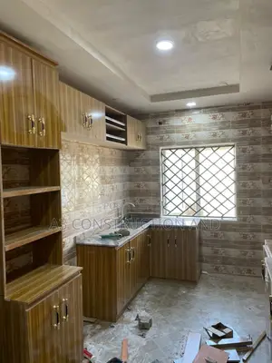 3bdrm Block of Flats in Akala Akobo for rent