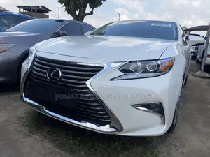 Lexus ES 350 FWD 2015 White