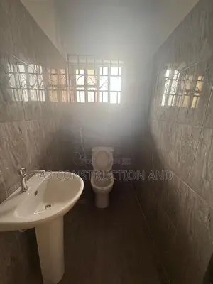 3bdrm Block of Flats in Alafia Estate Akobo for rent