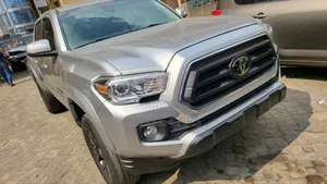 Toyota Tacoma 2023 Silver