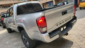 Toyota Tacoma 2023 Silver