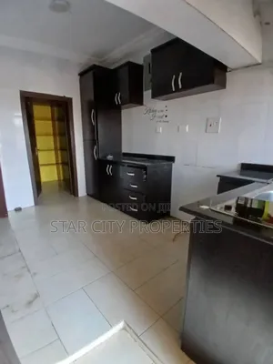 4bdrm Duplex in Gra for rent