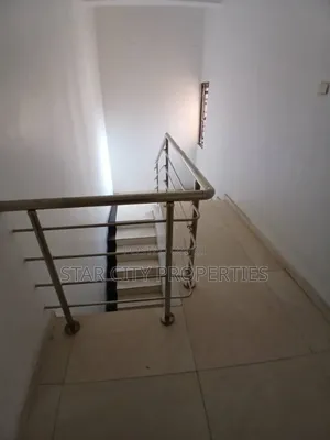 4bdrm Duplex in Gra for rent