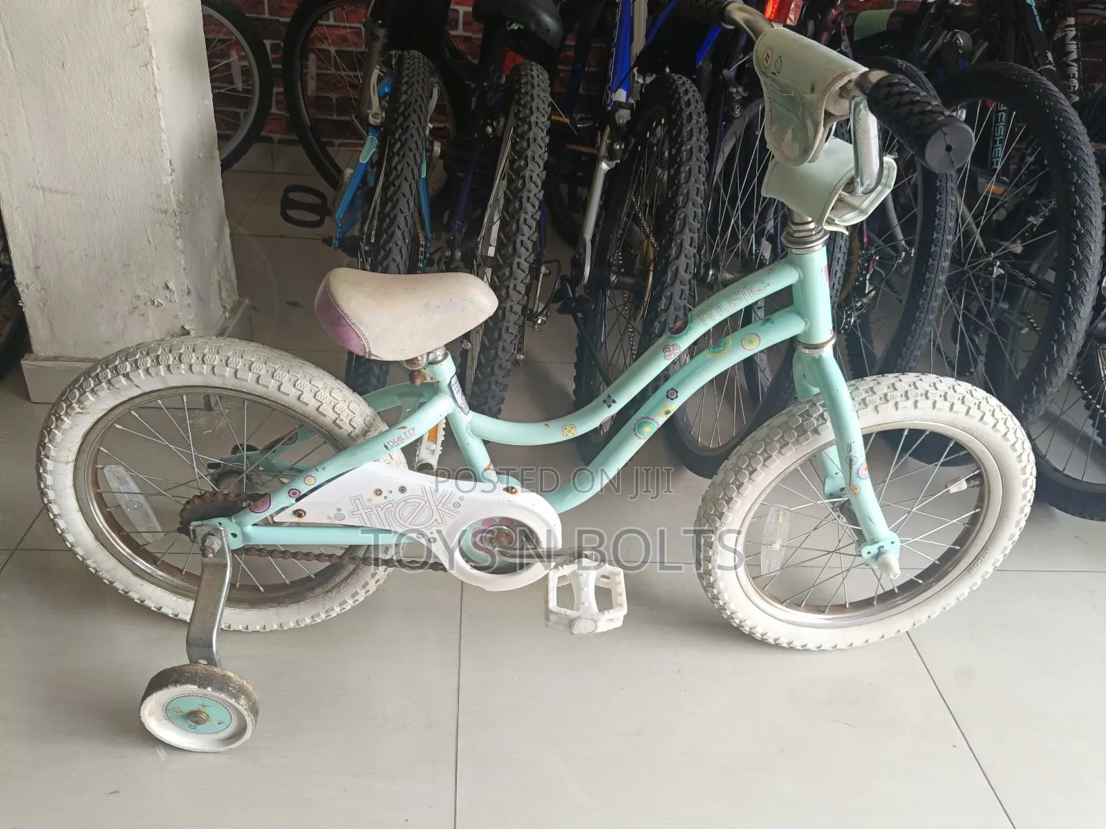 Children's Bicycle Size 20 Mystic With Training Wheels
