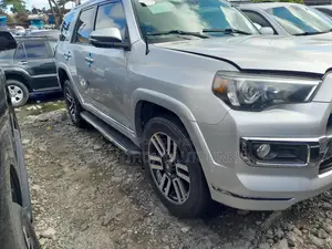 Toyota 4-Runner Limited 4dr 4x4 (4.0L 6cyl 5A) 2016 Silver