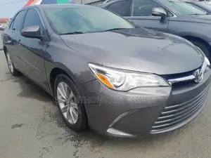 Toyota Camry XLE 4dr Sedan (2.5L 4cyl 6A) 2016 Gray
