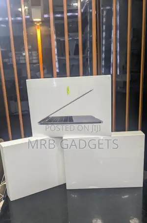 New Laptop Apple MacBook Pro 2019 8GB Intel Core i5 SSD 256GB