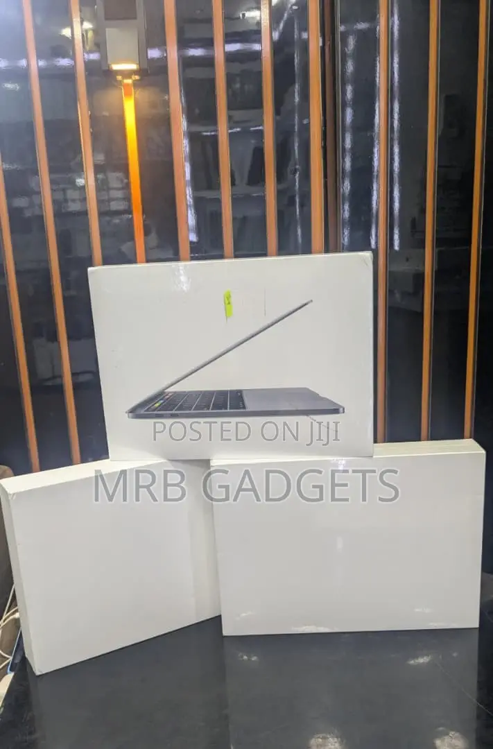 New Laptop Apple MacBook Pro 2019 8GB Intel Core i5 SSD 256GB