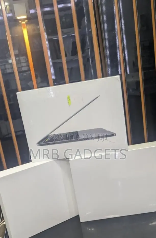 New Laptop Apple MacBook Pro 2019 8GB Intel Core i5 SSD 256GB