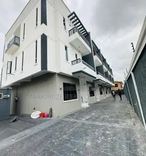 4bdrm Duplex in Magodo Olowora Lagos for sale