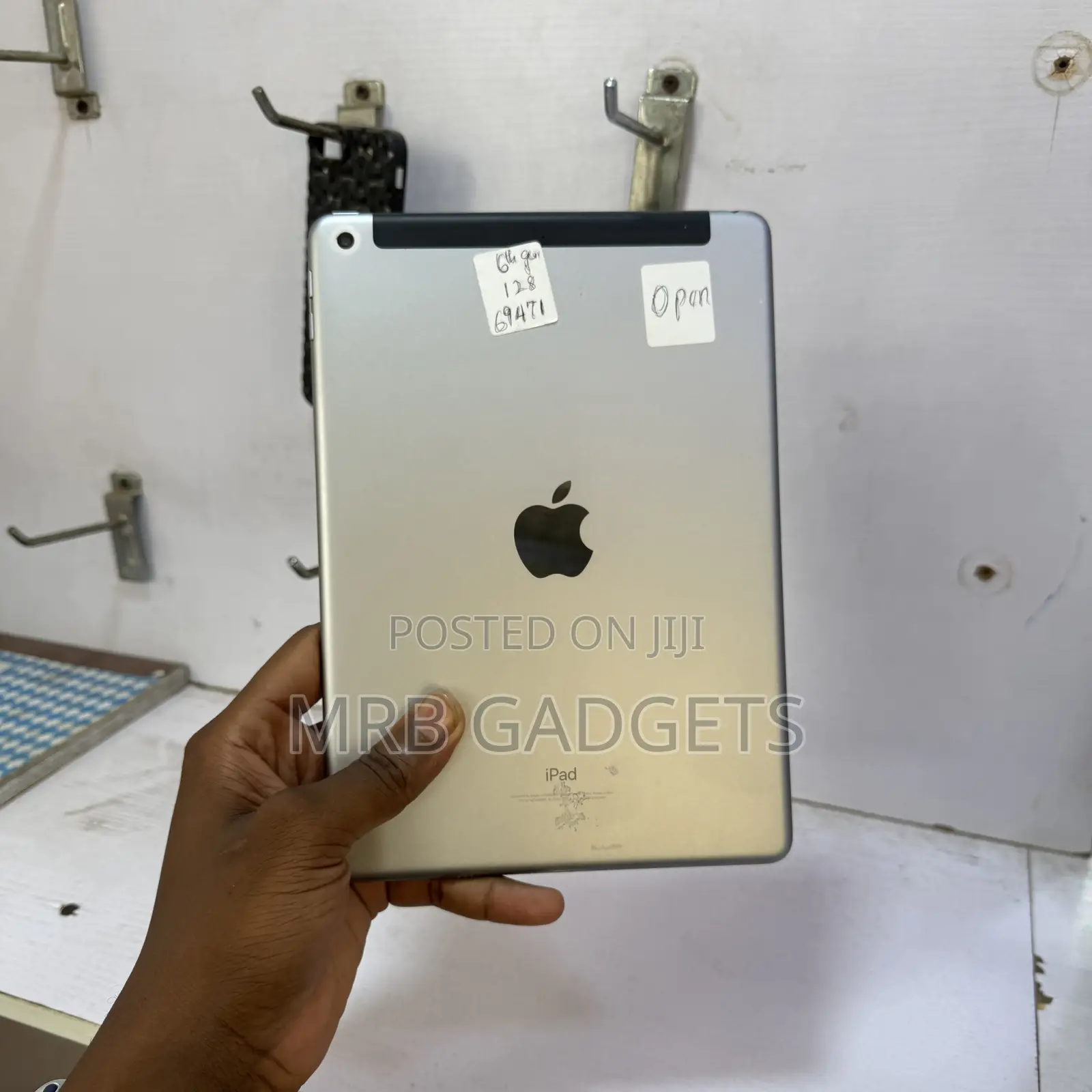 Apple iPad 9.7 128 GB Gray