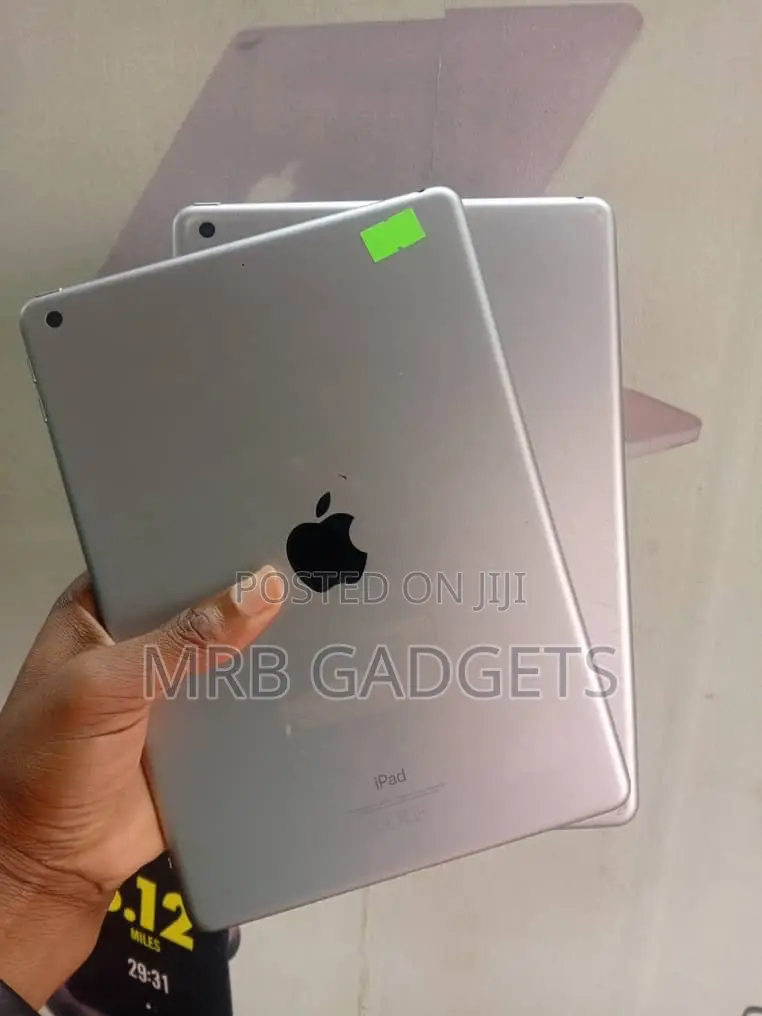 Apple iPad 9.7 128 GB Gray