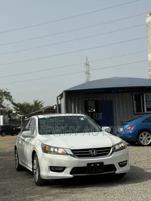 Honda Accord Touring V-6 4dr Sedan (3.5L 6cyl 6A) 2015 White