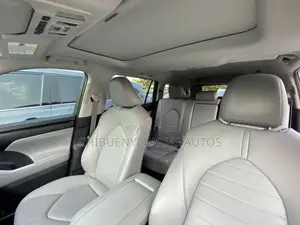 Toyota Highlander XLE 2021 Gray