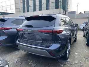 Toyota Highlander Platinum AWD 2023 Gray