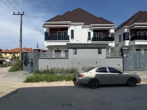 4bdrm Duplex in Alpha Beach Road, Chevron for sale
