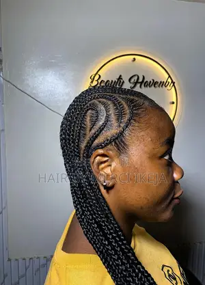 “Knotless Box Braids With Beads – Mid-Back Length”