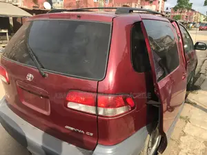 Toyota Sienna LE 2001 Red