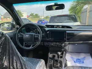 Toyota Hilux 2021 Gray