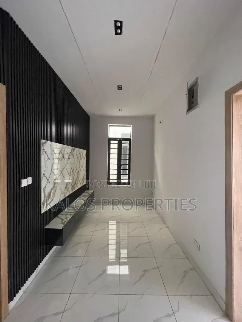 4bedroom Semi Detached Duplex for Sale.