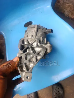 Very Clean Engine Mount Bentley