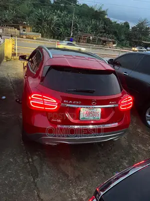 Mercedes-Benz GLA 250 2015 Red