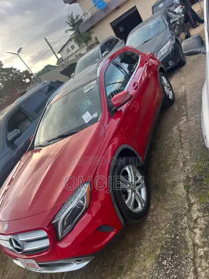 Mercedes-Benz GLA 250 2015 Red