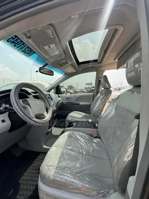 Toyota Sienna XLE 8-Passenger 4dr Minivan (3.5L 6cyl 6A) 2014 Black
