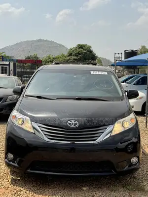 Toyota Sienna XLE 8-Passenger 4dr Minivan (3.5L 6cyl 6A) 2014 Black