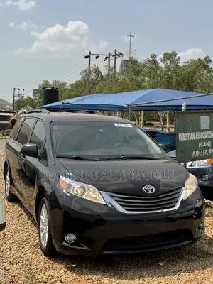 Toyota Sienna XLE 8-Passenger 4dr Minivan (3.5L 6cyl 6A) 2014 Black