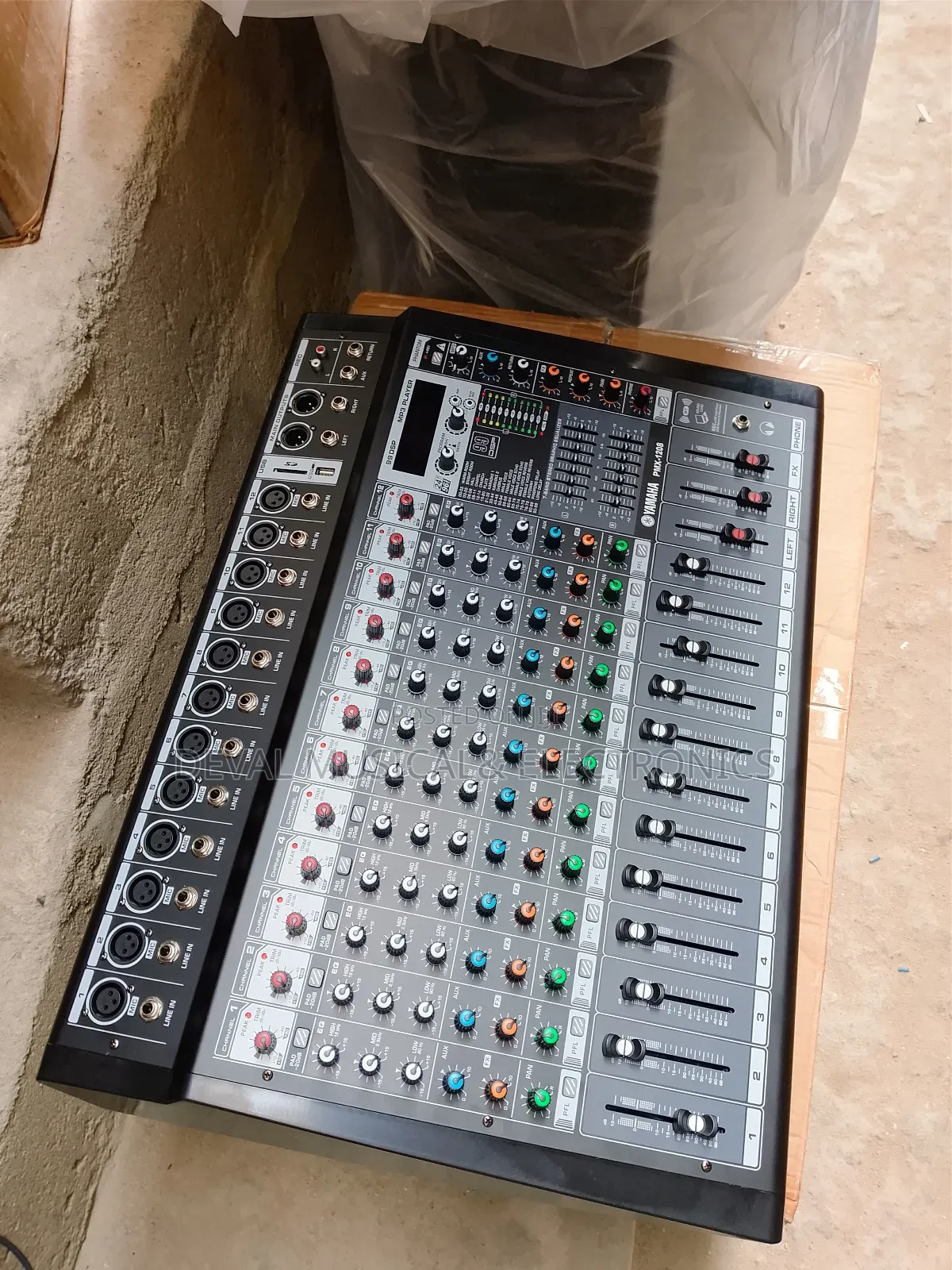 12channels Powered Mixer